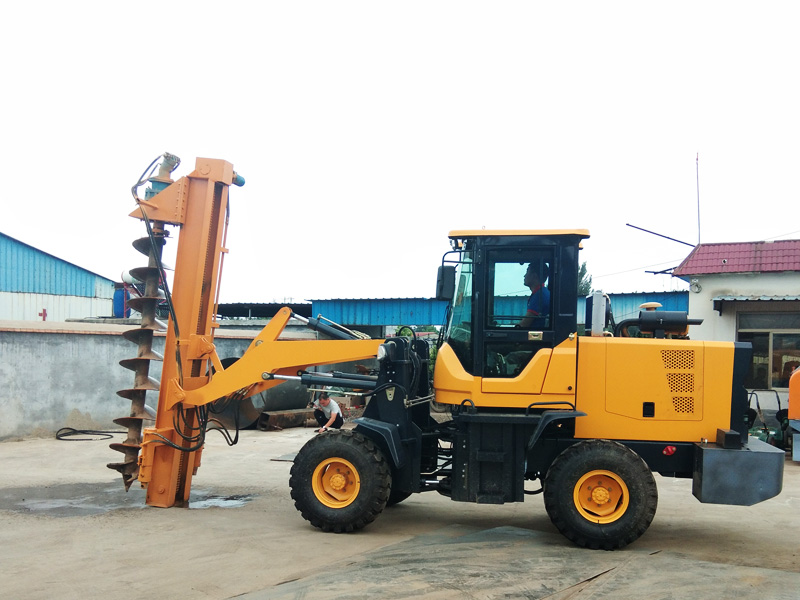 鏟車式打樁機(jī)